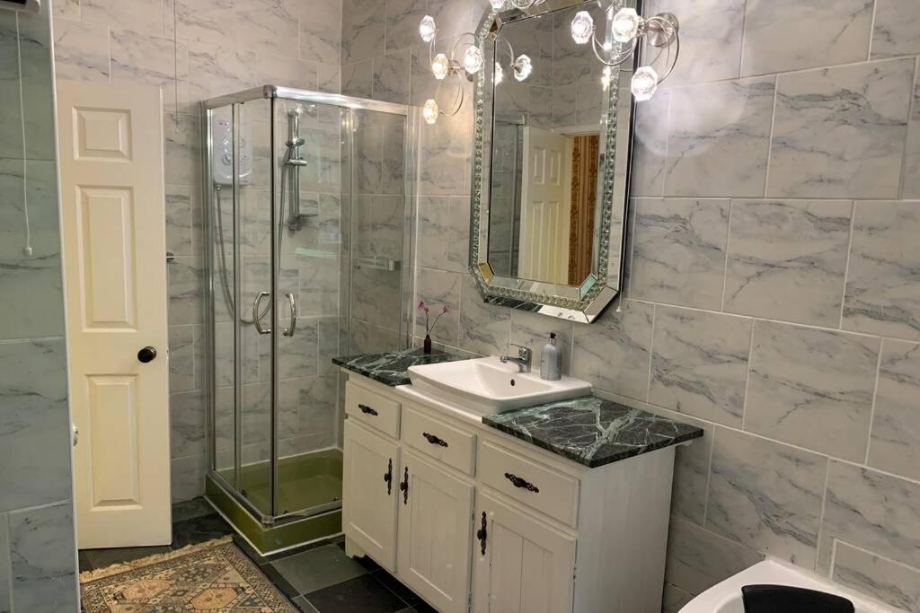 Luxurious Apartment In Historic Mansion - Sleeps 7 Ladock Exterior foto